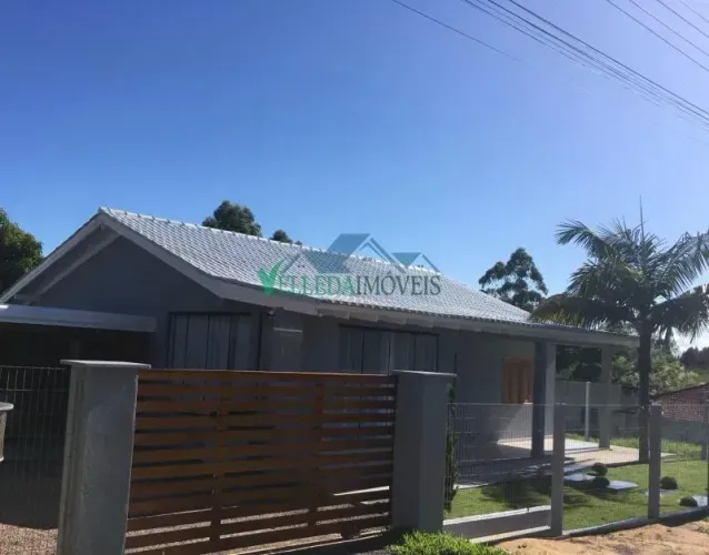Linda casa em condomínio fechado em Águas Claras, pronta para moradia!