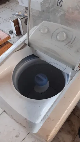 Máquina de Lavar Electrolux LT10B 10kg - Lava Normalmente - Não Centrifuga