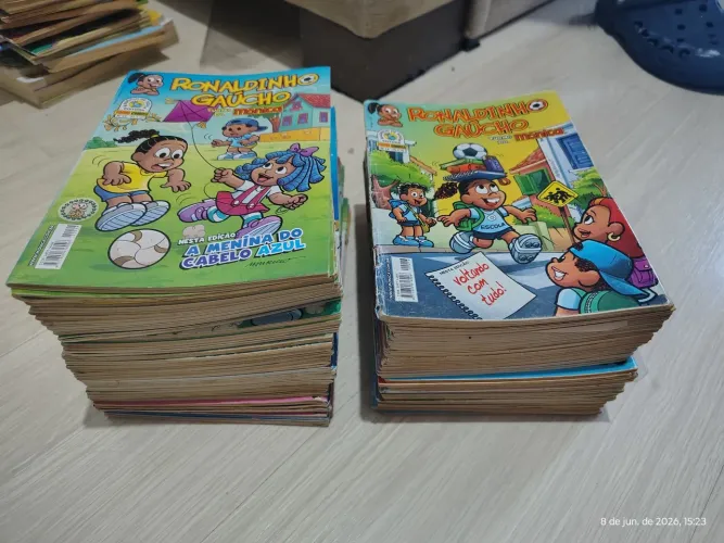 Lote com 15 gibis do Ronaldinho Gaúcho e Turma da Mônica