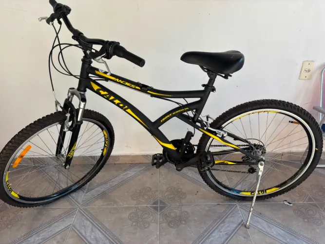 Bicicleta Caloi semi nova , aro 26 .
