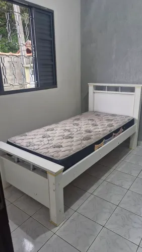 Cama Solteiro - R$300 (com colchão)