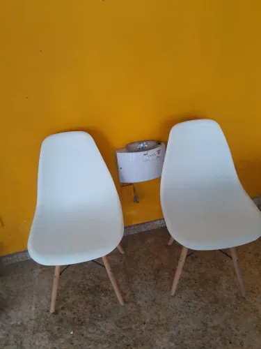 Vendo 2 cadeiras e doando 2 vom avaria