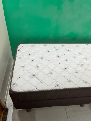 Cama Box Solteiro (Muito Conservada e Firme)