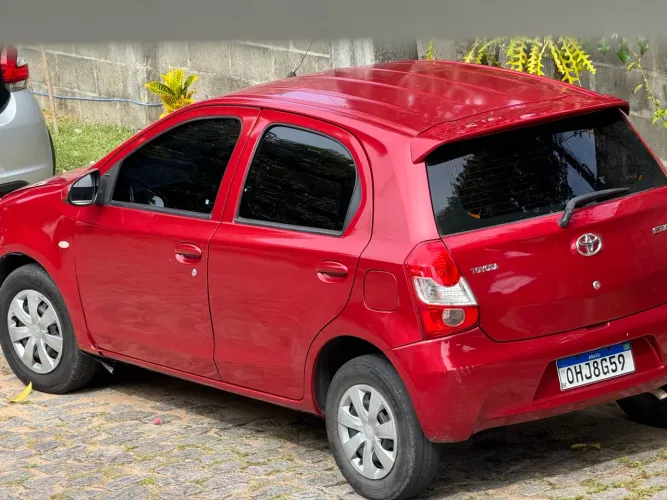 Toyota Etios X 1.3 Flex 16V 5P Mec. 2014