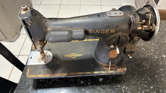 Máquina de Costura Singer Antiga Original Funcionando