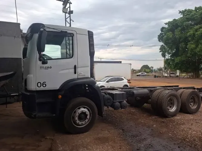 Volkswagen 26280 2013 6x4 Automático no Chassis