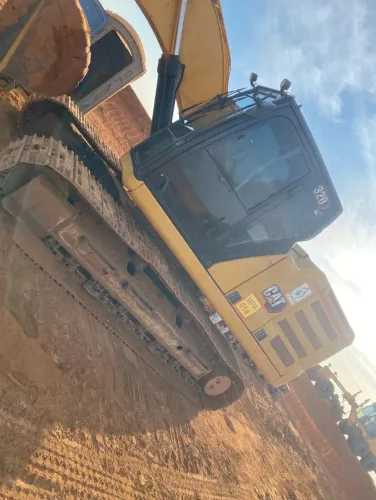 Escavadeira Caterpillar 320NG 6 cilindros