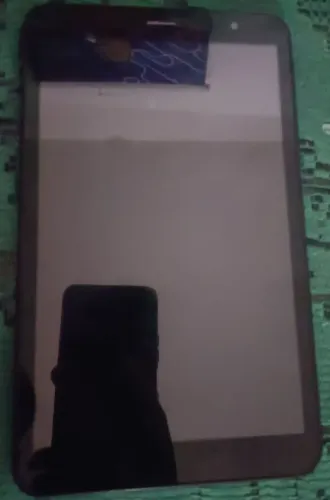 tablet multi m8 com algumas marcas de uso (pra vender)