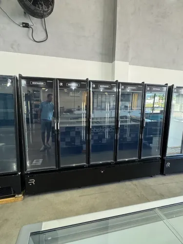 Auto serviço 5 portas temperatura 0 a 7 graus Refrimate 
