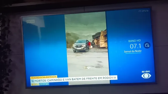 Vendo tv 55" com led parcialmente queimado 