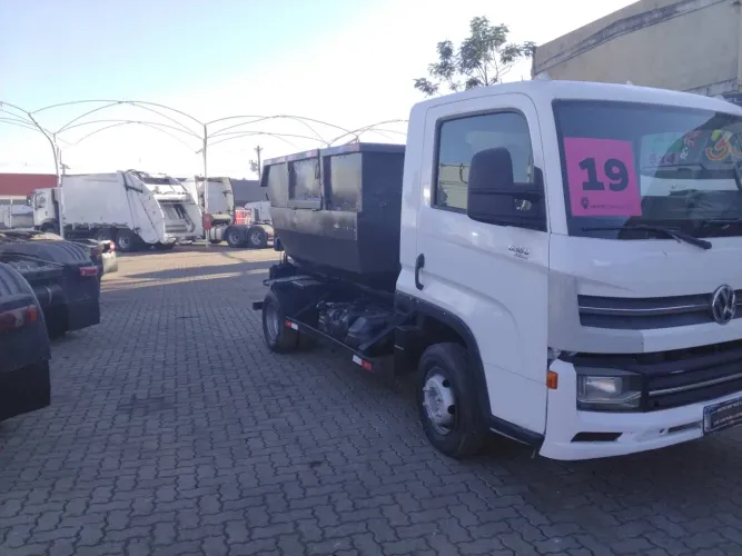 Volkswagen 6.160 4x2 2018/2019 Vamos Seminovos Pinheirinho Caminhões