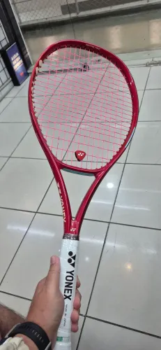 Raquete Yonex Vcore 100 2026