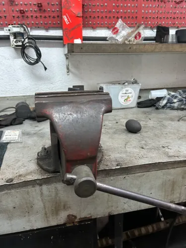 Morsa/Torno de Bancada reforçado