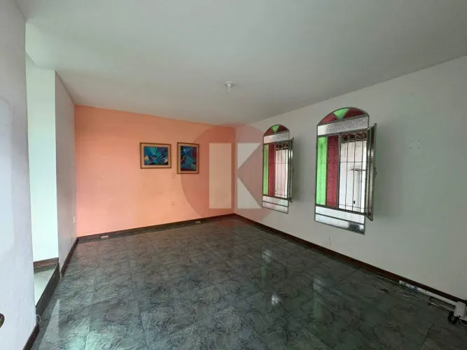 Casa de 03 quartos com suíte no Santa Mônica - Belo Horizonte
