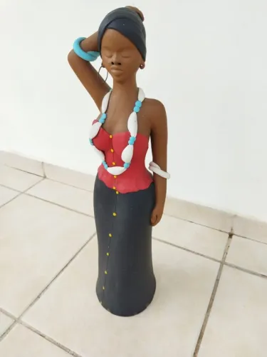 ESCULTURA DE BAIANA