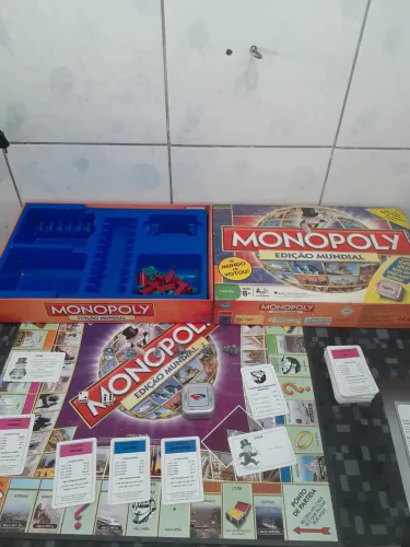 Jogo de tabuleiro MONOPOLY EDIÇÃO MUNDIAL