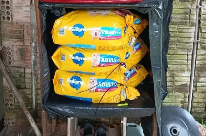 Ração pedrigre avariado o saco