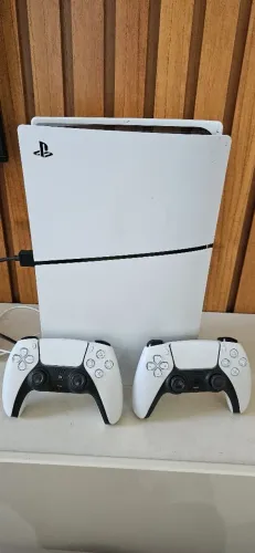 Playstation slim 1TB + Playstation Portal + 2 controles