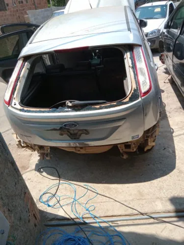 Veículo Sucata para venda de peças: FORD FOCUS GLX 1.6 FLEX 2011