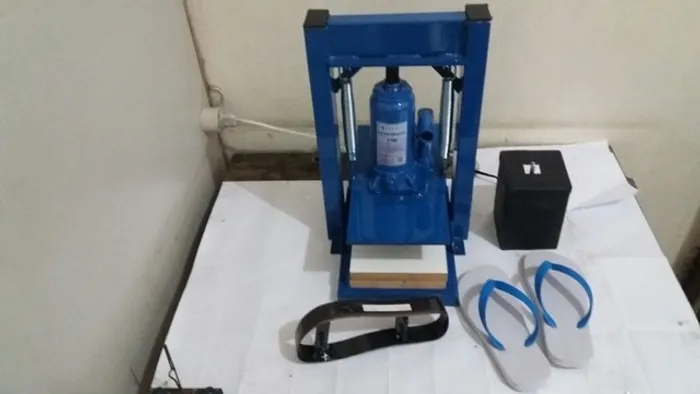Trabalhe em casa  com renda 100% garantida máquina de chinelo