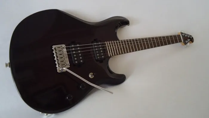 Guitarra Music Man John Petrucci JP 50 (Estado de 0 km - Perfeita - 3mm sem trastejamento)