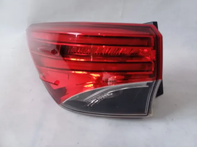 Lanterna lado esquerdo Hilux sw4 2016 2017 2018 2019 2020