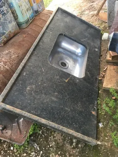 Bancada de granito Ubatuba com bojo inox