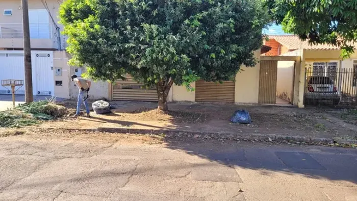 Casa Atrás do Atacadão Duque de Caxias. Terreno de 480m². Ótima Localização