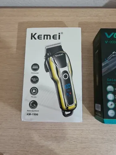 Máquina de Cortar Cabelo Profissional Sem Fio Kemei Turbo Display Digital 2 Velocidades