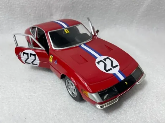 Miniatura Ferrari 365 Gtb4 Nº 22 1969 Bburago 1/24