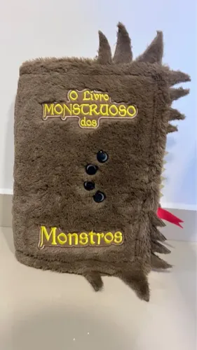 Pelúcia Harry Potter Livro Monstruoso dos Monstros