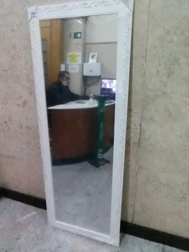 Espelho emoldurado corpo todo