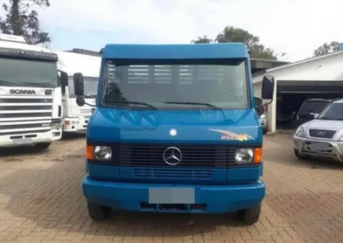 MB 710 carroceria, ano 2012 
