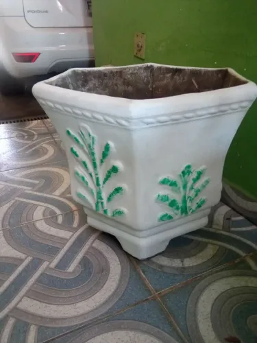 Vaso concreto sextavado gde A retirar é grande e pesado 