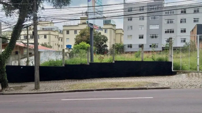 Terreno a venda no Portão com 880m² de área útil