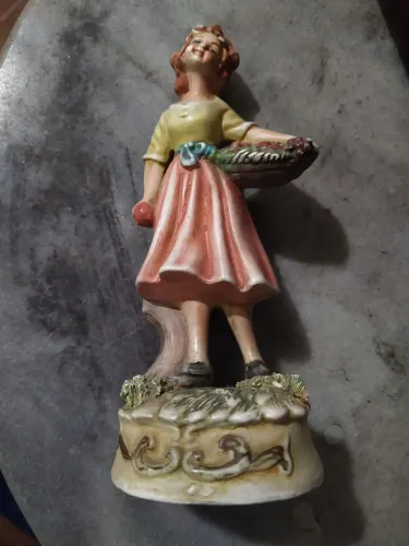 Linda Estatueta de resina importada da Itália