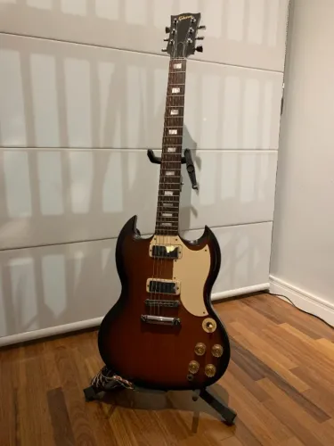 Guitarra Gibson SG (comprada na Alemanha)