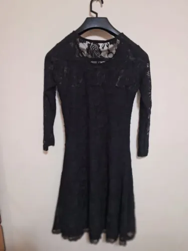 Vestido Preto de Renda Elegante