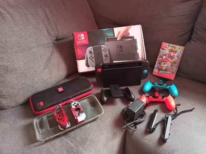 Nintendo Switch V1 c/ Caixa + Super Mario Odyssey + Brindes - Impecável | Petro./Jua.