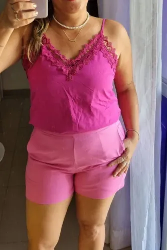 Camiseta fúcsia detalhe renda M