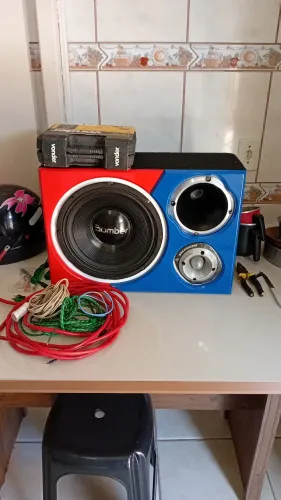 Vende-se uma linda caixa de som automotivo completa 