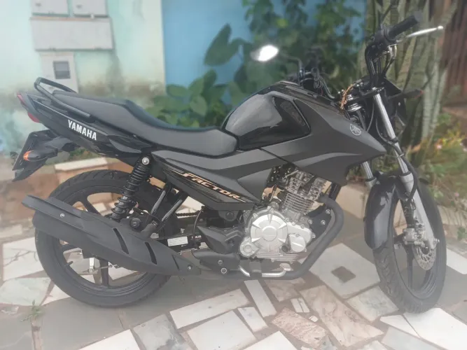 Vendo moto novíssima 