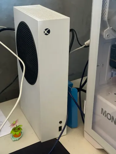 Xbox Series S c/Controle Pouco Uso