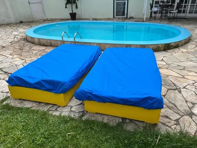 2 Camas com Colchão - Perfeitas para Quarto ou Área Externa - Confortáveis e Reforçadas!