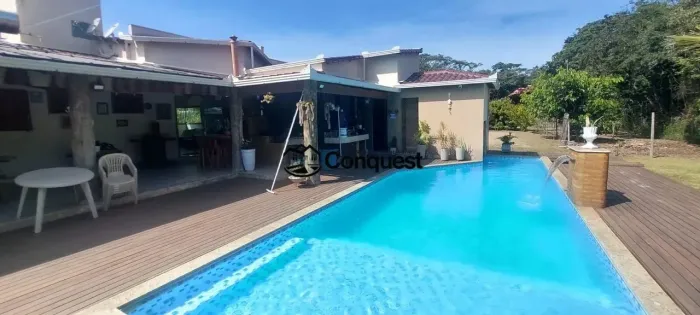 Vendo Linda e Charmosa Chácara com acabamento de alto padrão, 05 quartos sendo 3 suítes, P