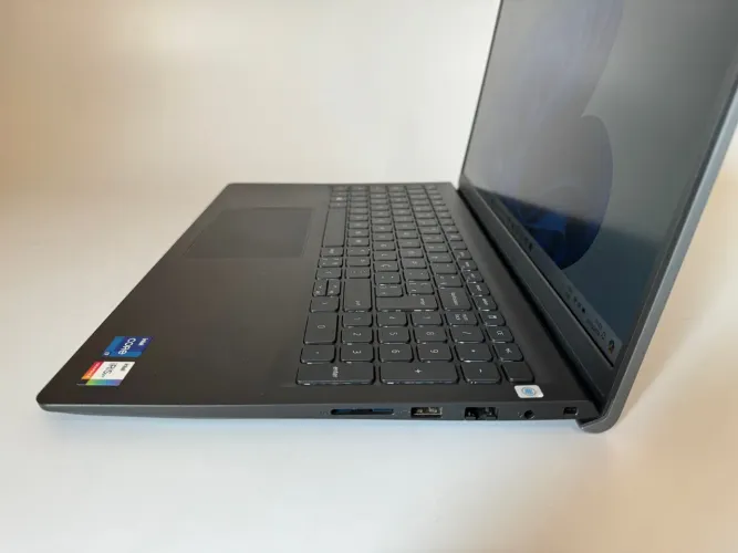 Dell Vostro 3520 - i5 12ªth - SSD 256 GB - 8 GB de RAM - 15? FHD
