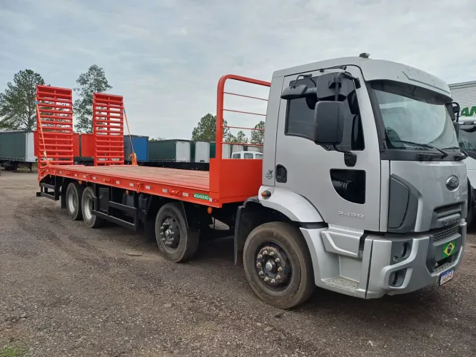 Cargo 2429 8x2 prancha 153 mil km