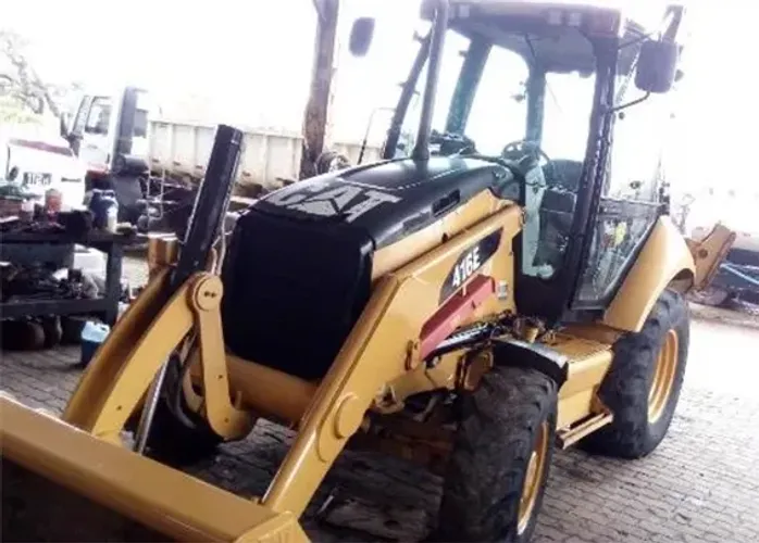 Retroescavadeira Caterpillar 2017