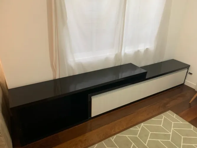 Vendo balcão/rack Preto ?Black Piano?,3 gavetas(Não entrego)