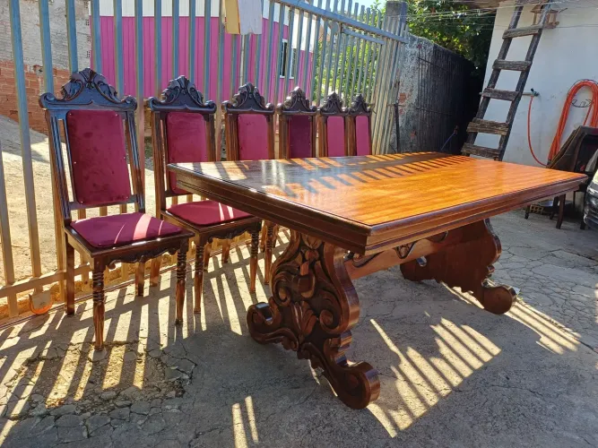 Vendo Jogo de Jantar - Mesa com 6 cadeiras 